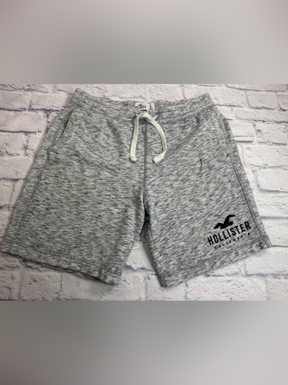 Hollister Men's Gray Heather Drawstring Shorts. Size Large.